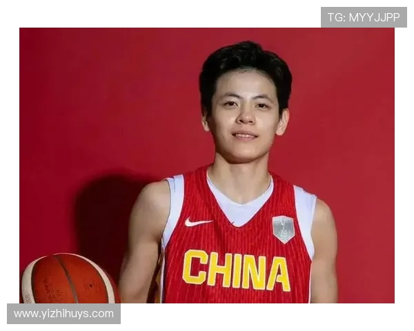 杨舒予盛赞宫鲁鸣：新体系让女篮脱胎换骨，三连胜印证蜕变！